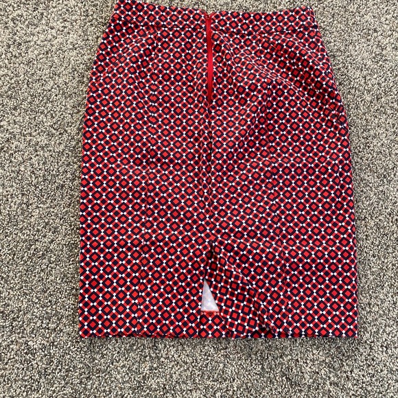 Ann Taylor Skirt - size 0 - Picture 5 of 6